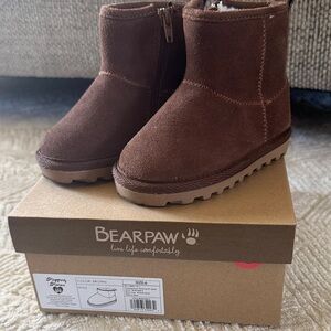 💯 leather- BearPaw Kids Chestnut Suede Zip Ankle Boots